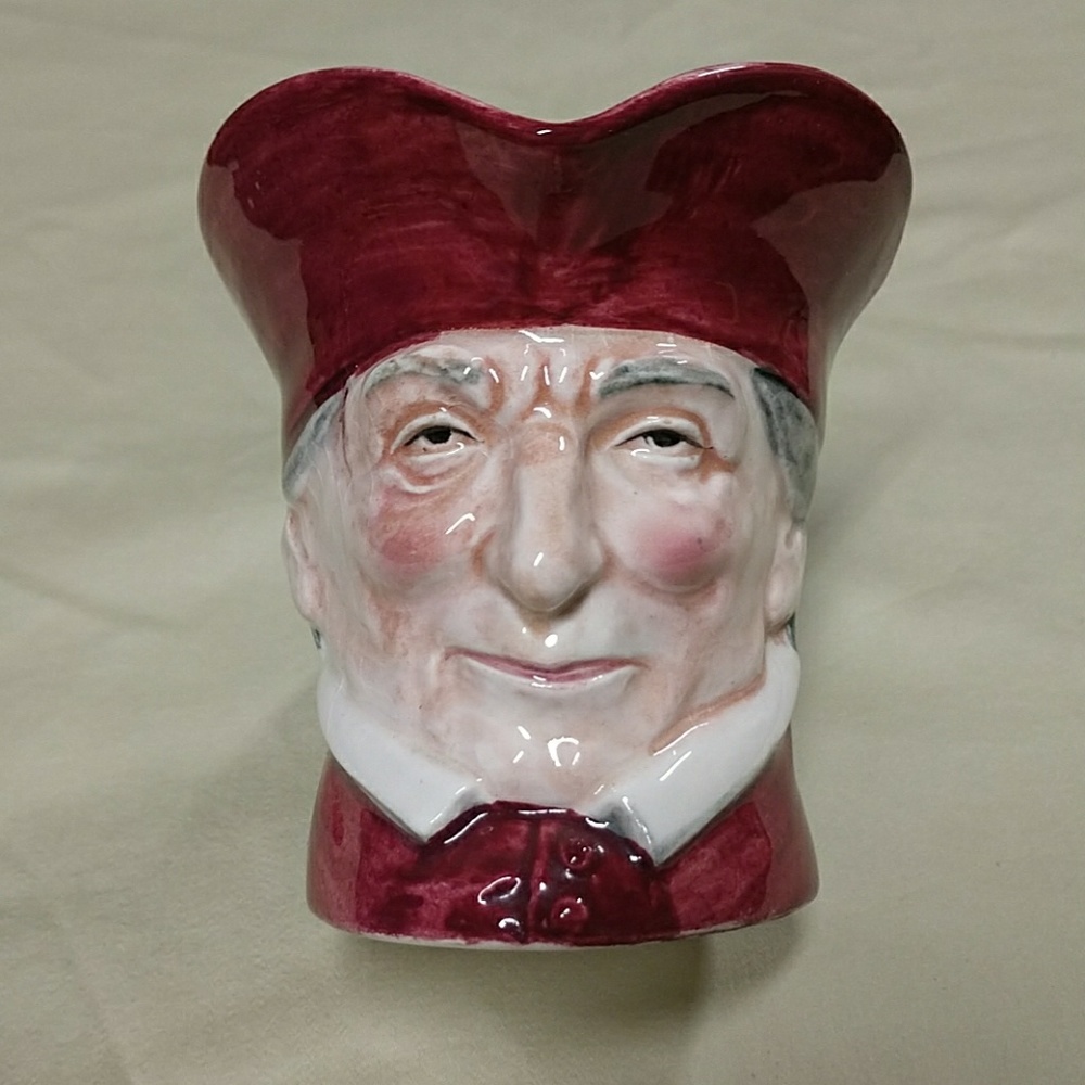 ROYAL DOULTON character jug / The Cardinal